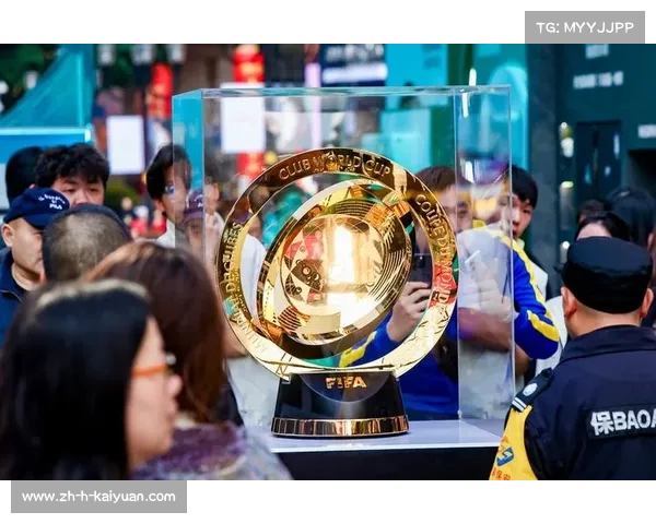 2025世俱杯奖杯亮相!海信与FIFA联手照耀重庆,全球足球焦点 2025世俱杯奖杯亮相!海信与FIFA联手照耀重庆,全球足球焦点